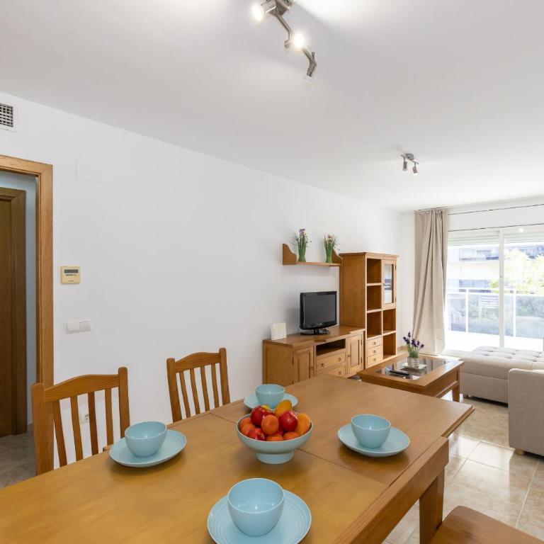 Nova Pineda Family Apartments - Apartment with Pool View - 12