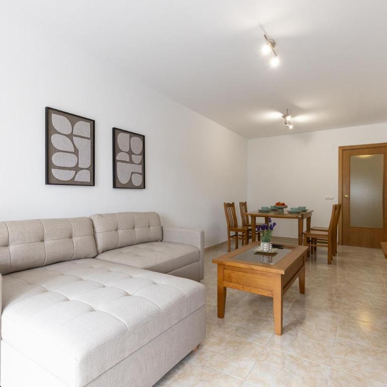 Nova Pineda Family Apartments - Apartment with Pool View - 3