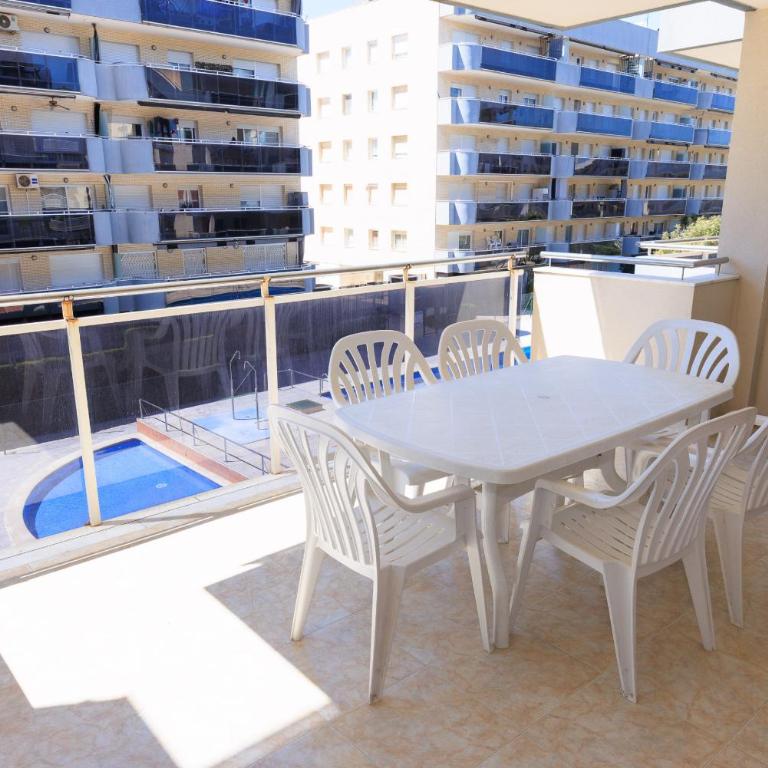 Nova Pineda Family Apartments - Apartment with Pool View - 29