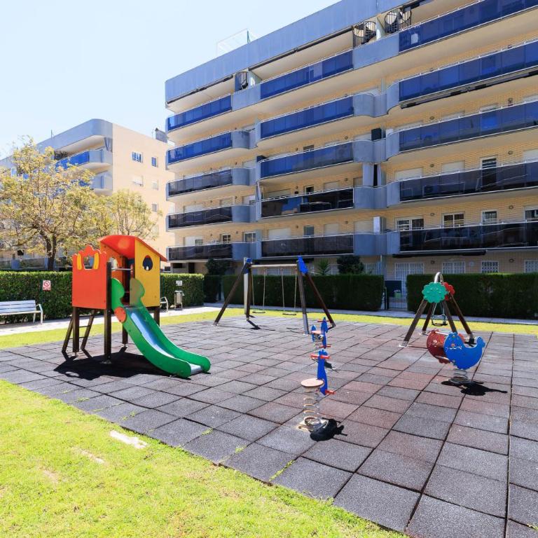 Nova Pineda Family Apartments - Apartment with Pool View - 32