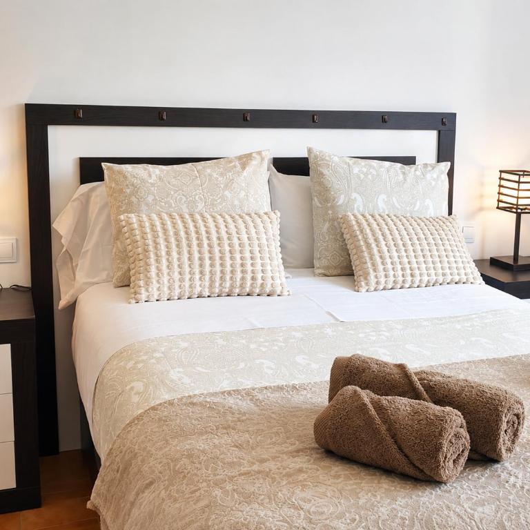 BAHIA DE MALAGA - Three-Bedroom Apartment - 9