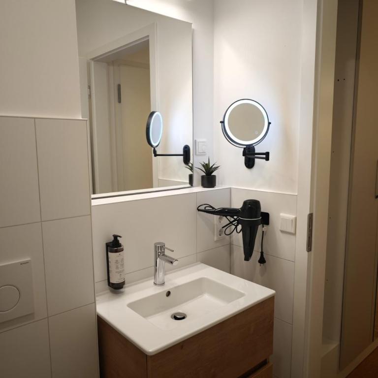 Homely Stay City Apartments - Apartment mit 1 Schlafzimmer und Terrasse - 9