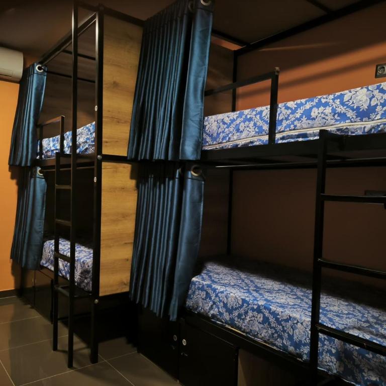 Hostel Estrella 20 - Etagenbett im Schlafsaal für Frauen - 10