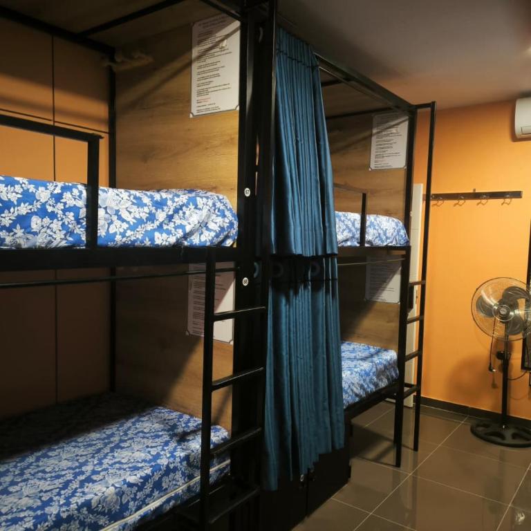 Hostel Estrella 20 - Etagenbett im Schlafsaal für Frauen - 8