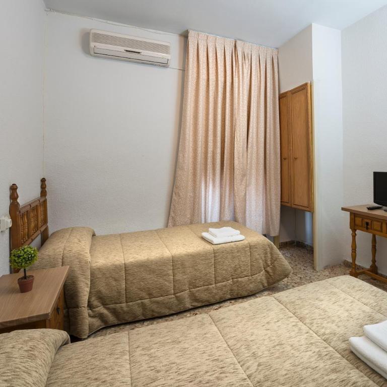Hostal Santa Barbara - Habitación Doble - 2 camas - 3