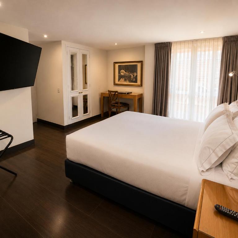 Hotel Le Manoir Bogotá - Suite with Terrace - 11