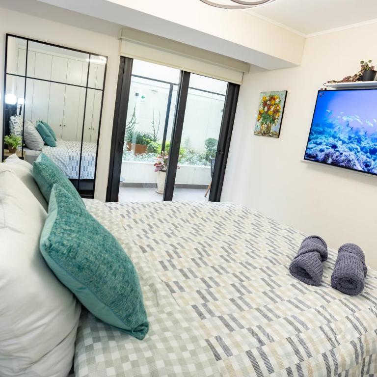 Stylish Miraflores Retreat - Patio, Pool, Garden - One-Bedroom Apartment - 50