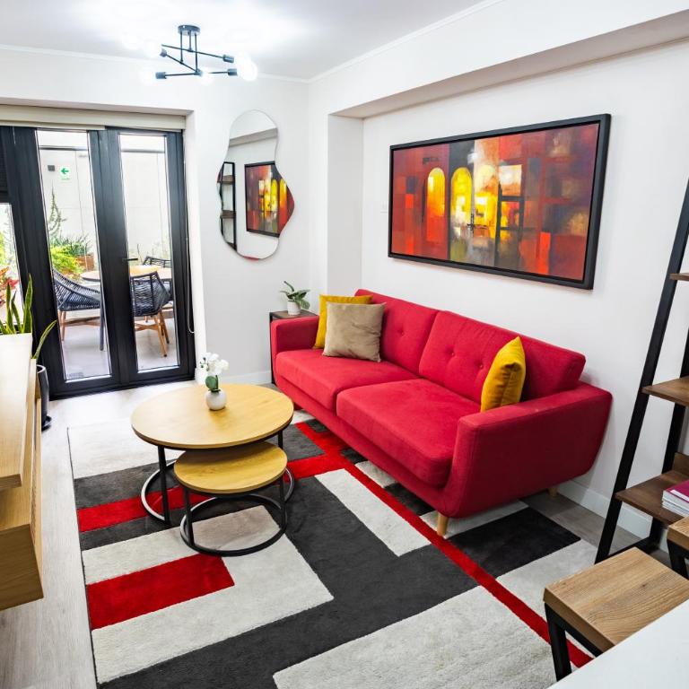 Stylish Miraflores Retreat - Patio, Pool, Garden - One-Bedroom Apartment - 2