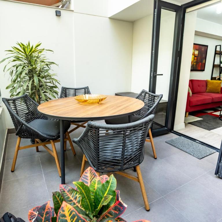 Stylish Miraflores Retreat - Patio, Pool, Garden - One-Bedroom Apartment - 66