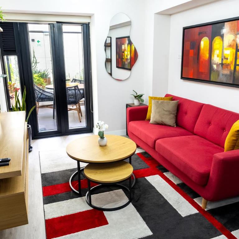 Stylish Miraflores Retreat - Patio, Pool, Garden - One-Bedroom Apartment - 25