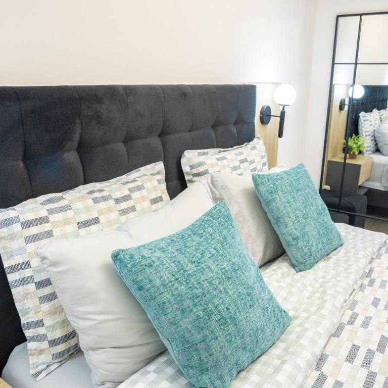 Stylish Miraflores Retreat - Patio, Pool, Garden - One-Bedroom Apartment - 56