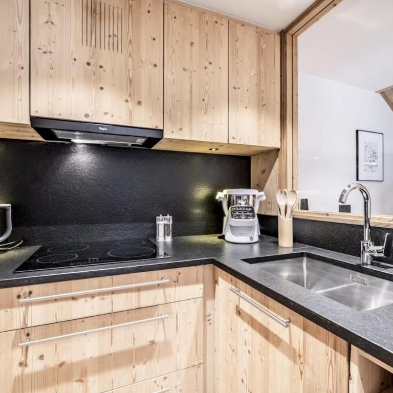 MeribelRegarsHome - Two-Bedroom Apartment - 16