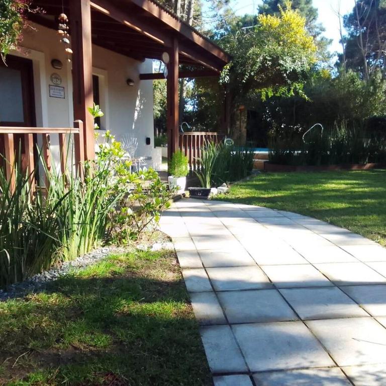 Hermosa Casa en Pinamar, con pileta al aire libre - Casa de 3 dormitorios - 11