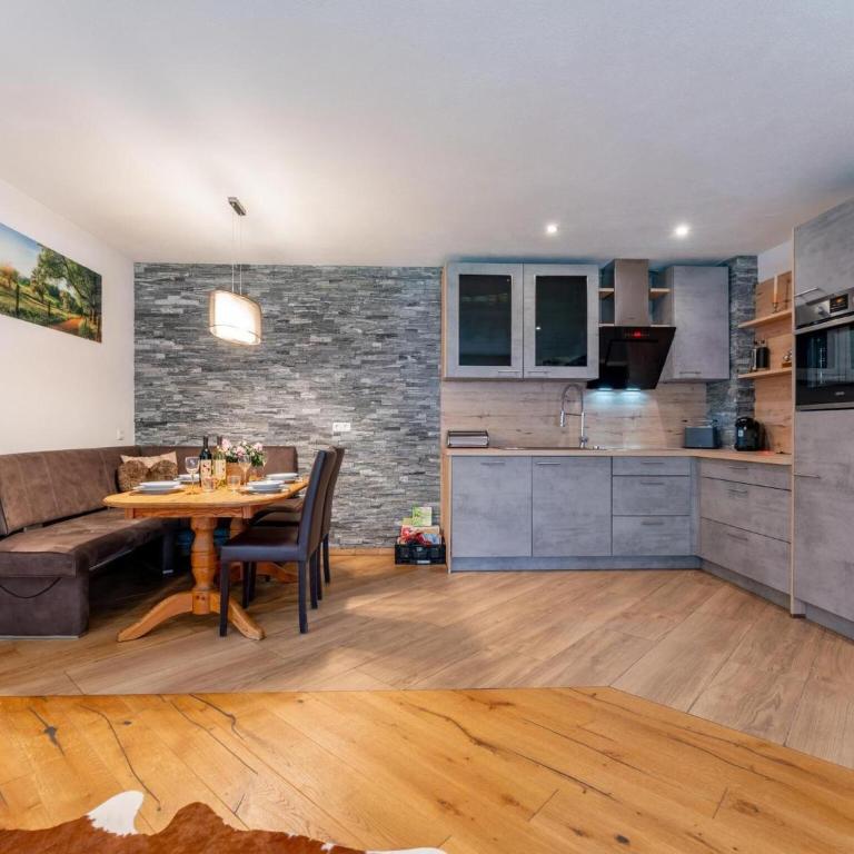 Chalet in Stuhlfelden near Ski Slopes - Four-Bedroom Vacation Home - 17