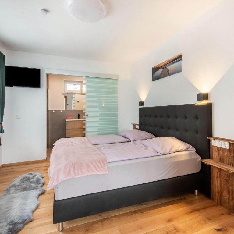 Chalet in Stuhlfelden near Ski Slopes - Four-Bedroom Vacation Home - 36