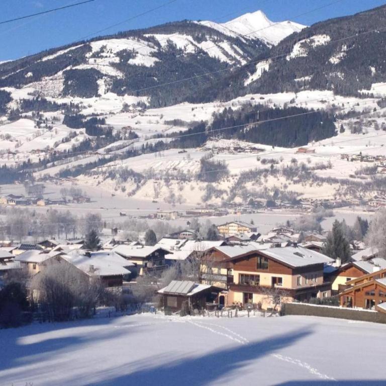 Chalet in Stuhlfelden near Ski Slopes - Four-Bedroom Vacation Home - 54