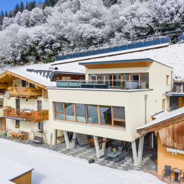 Chalet in Stuhlfelden near Ski Slopes - Four-Bedroom Vacation Home - 52