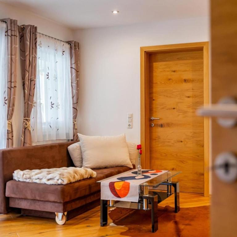 Chalet in Stuhlfelden near Ski Slopes - Four-Bedroom Vacation Home - 16