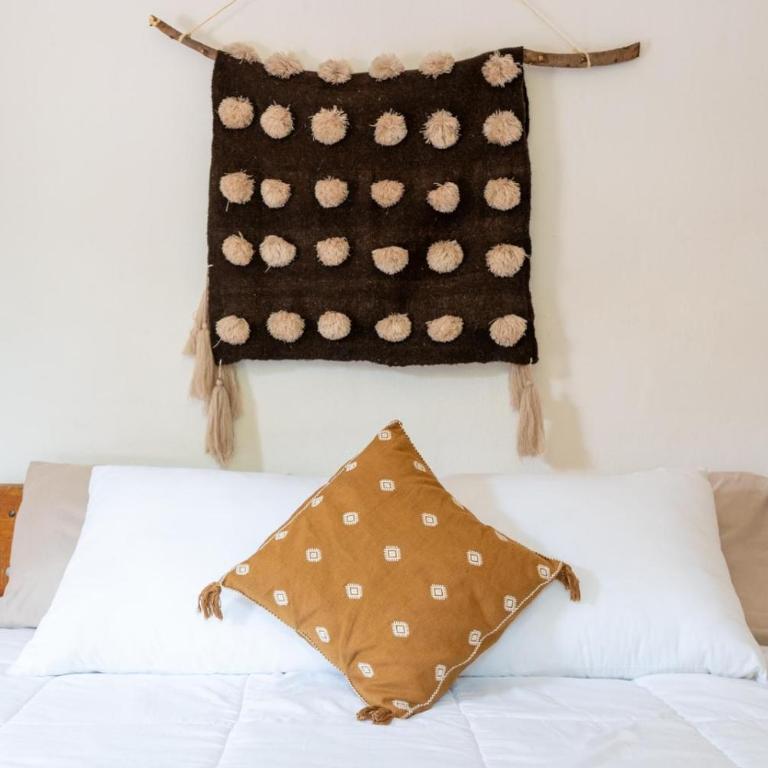 Qhia Work & Stay Coliving & Coworking - Deluxe Zimmer mit Kingsize-Bett - 3