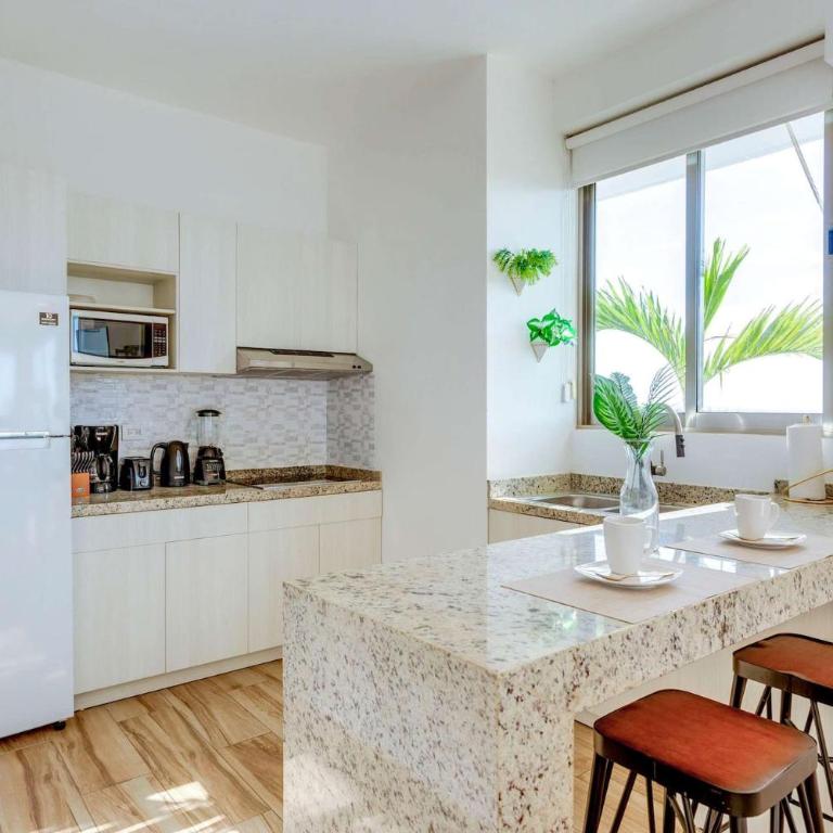 Ocean-View Studio W Gym, Pool & Balcony - Apartamento con balcón - 3