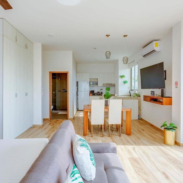 Ocean-View Studio W Gym, Pool & Balcony - Apartamento con balcón - 15