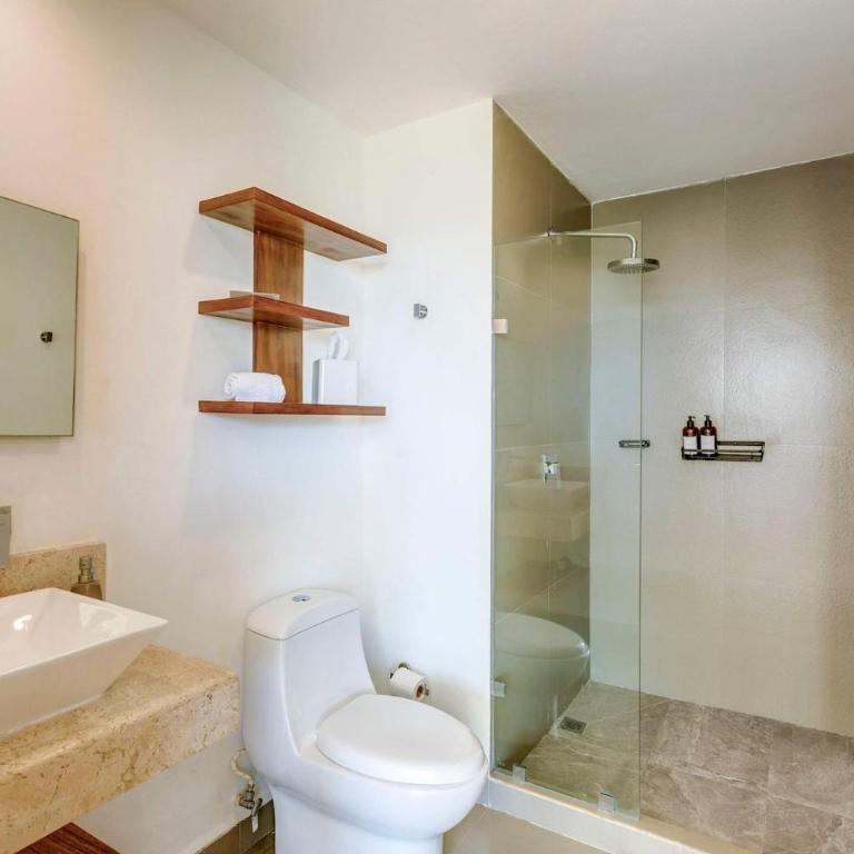 Ocean-View Studio W Gym, Pool & Balcony - Apartamento con balcón - 21