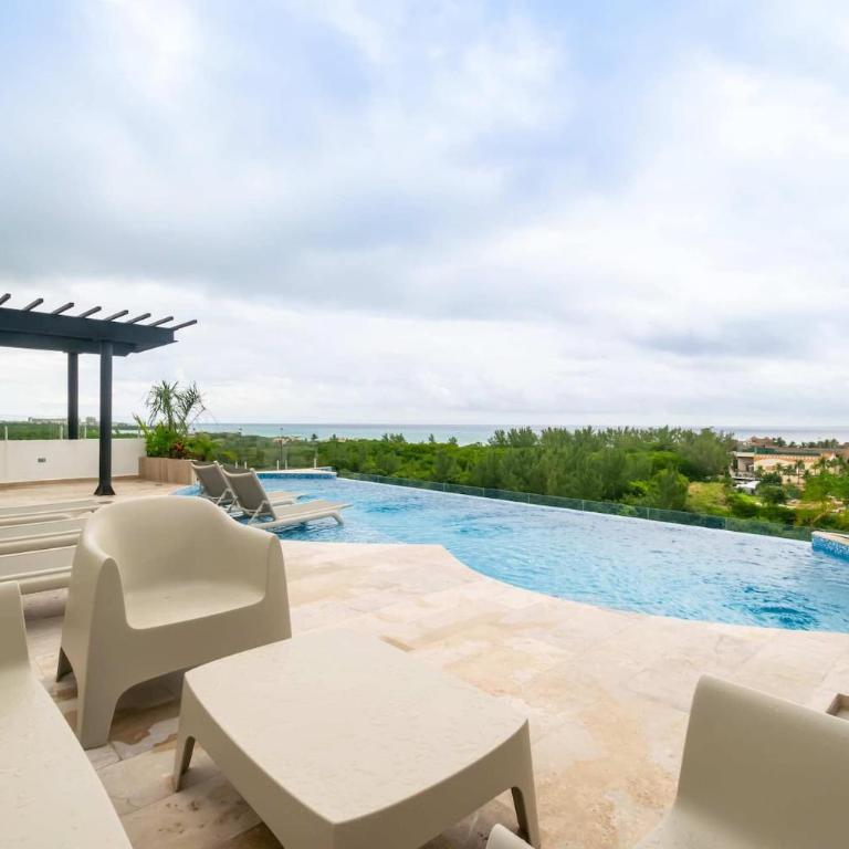 Rooftop Pool Studio Steps To Coco Beach - Apartment mit Balkon - 1
