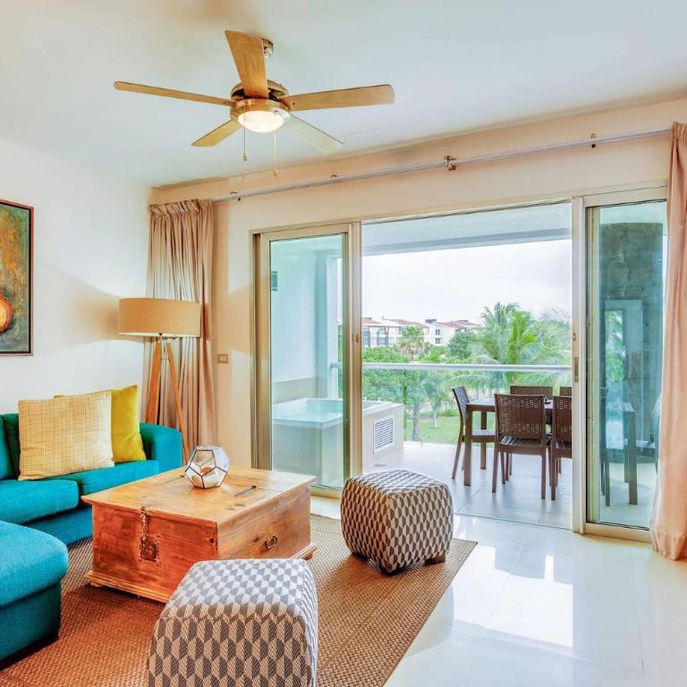 Tropical Resort Living W Pool, Hot Tub & Gym - Apartamento de 2 dormitorios con balcón - 14