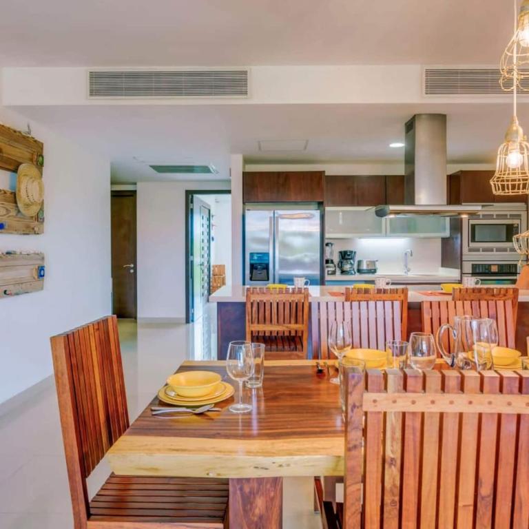Tropical Resort Living W Pool, Hot Tub & Gym - Apartamento de 2 dormitorios con balcón - 22