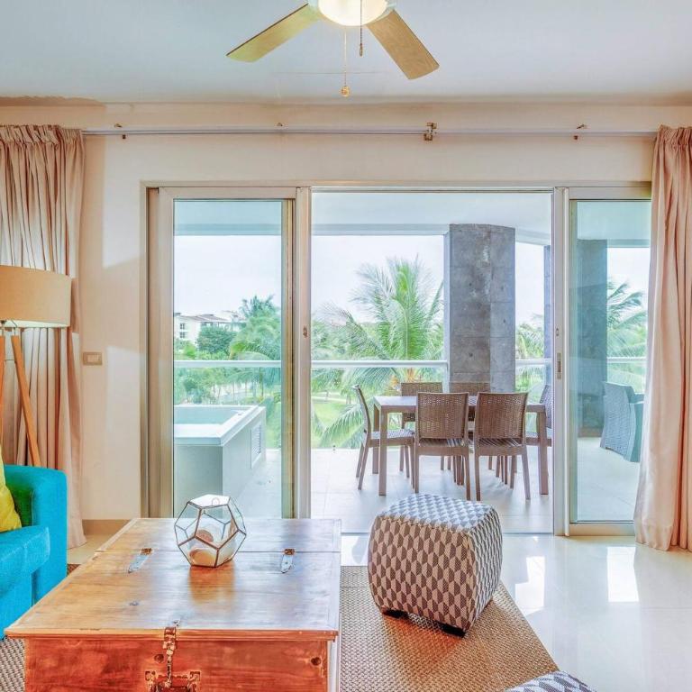 Tropical Resort Living W Pool, Hot Tub & Gym - Apartamento de 2 dormitorios con balcón - 25