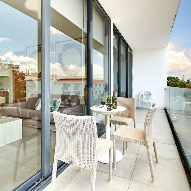 2Br Condo W Pools, Gym & Balcony, Steps To Beach - Two-Bedroom Apartment with Balcony - 9
