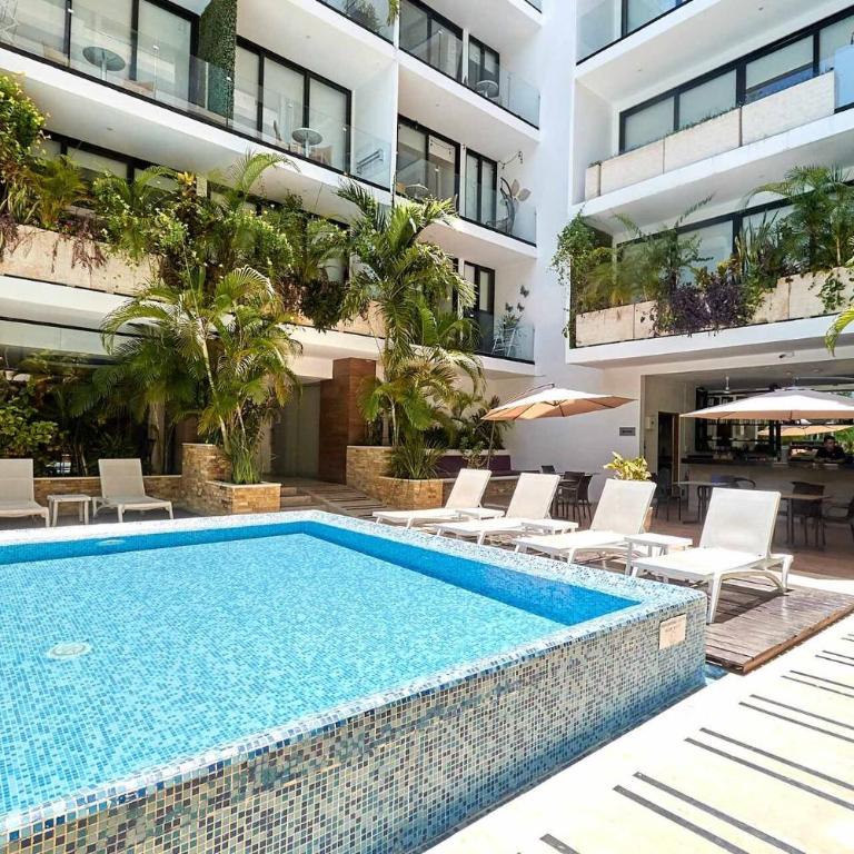 2Br Condo W Pools, Gym & Balcony, Steps To Beach - Two-Bedroom Apartment with Balcony - 13