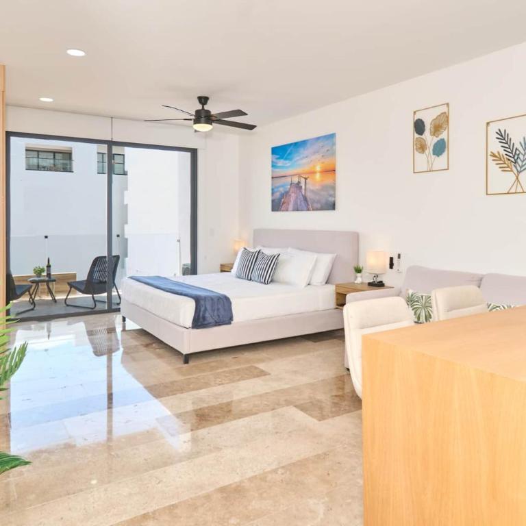 Coastal Studio W Rooftop Pool, Gym Near Beach - Apartamento de 1 dormitorio con vistas a la ciudad - 1