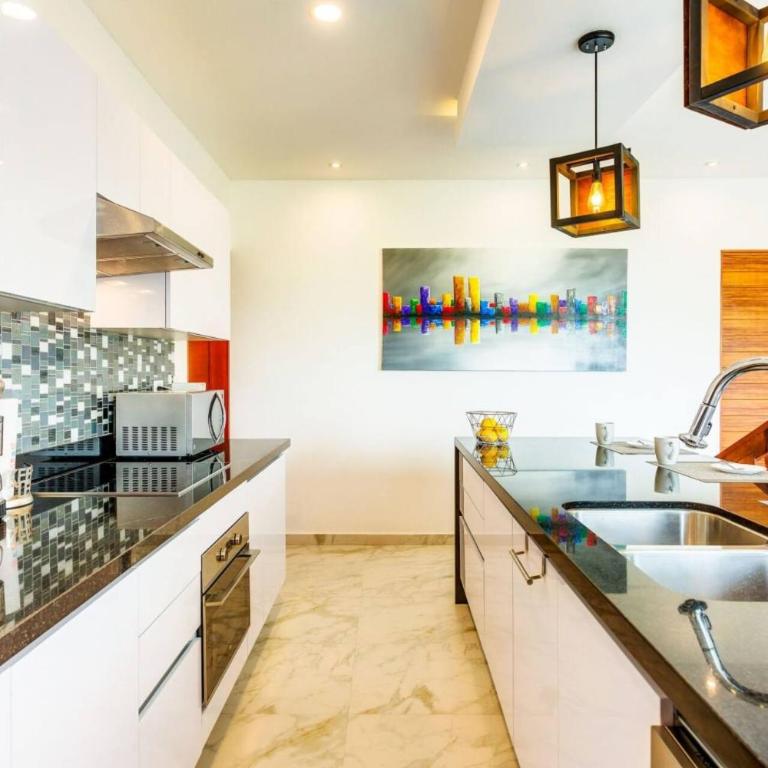 Oceanview Condo W Rooftop Plunge Pool - Two-Bedroom Apartment with Balcony - 10