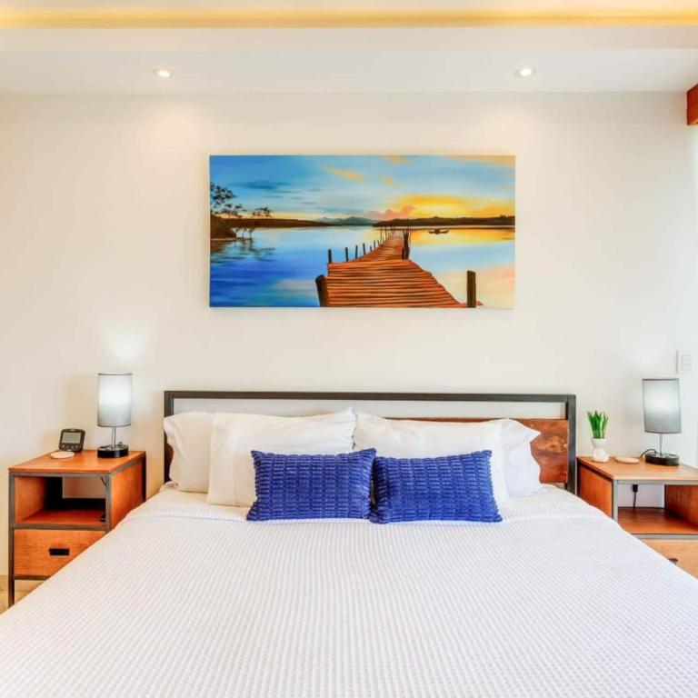 Oceanview Condo W Rooftop Plunge Pool - Two-Bedroom Apartment with Balcony - 18