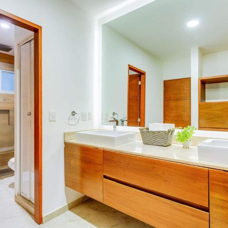Oceanview Condo W Rooftop Plunge Pool - Two-Bedroom Apartment with Balcony - 27