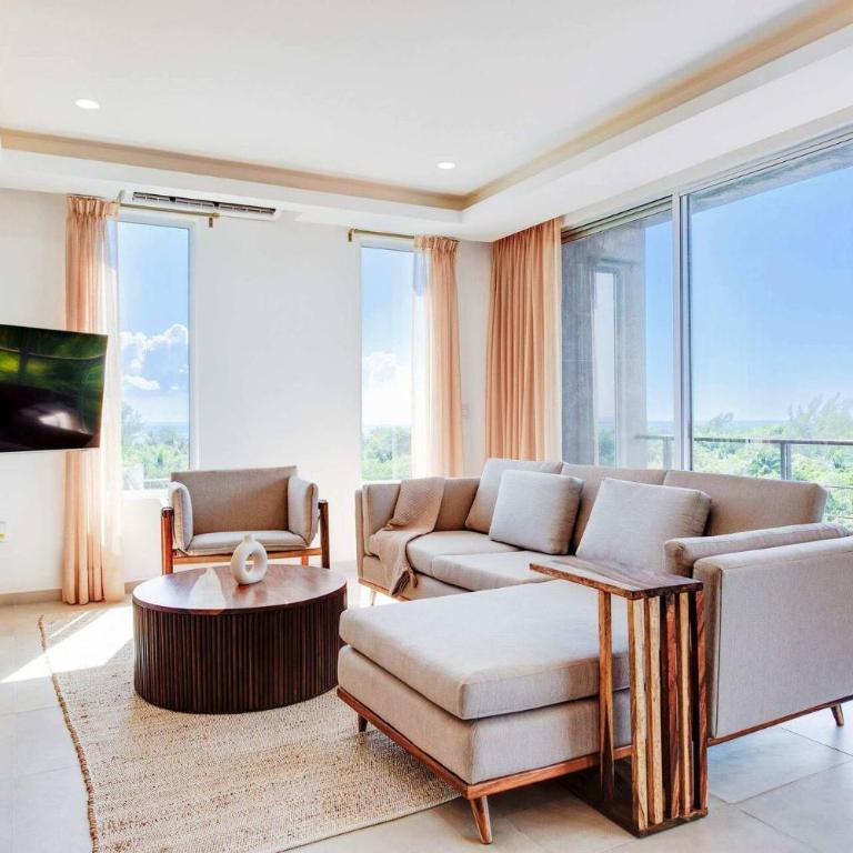 Oceanview Condo W Rooftop Plunge Pool - Three-Bedroom Apartment with Balcony - 7