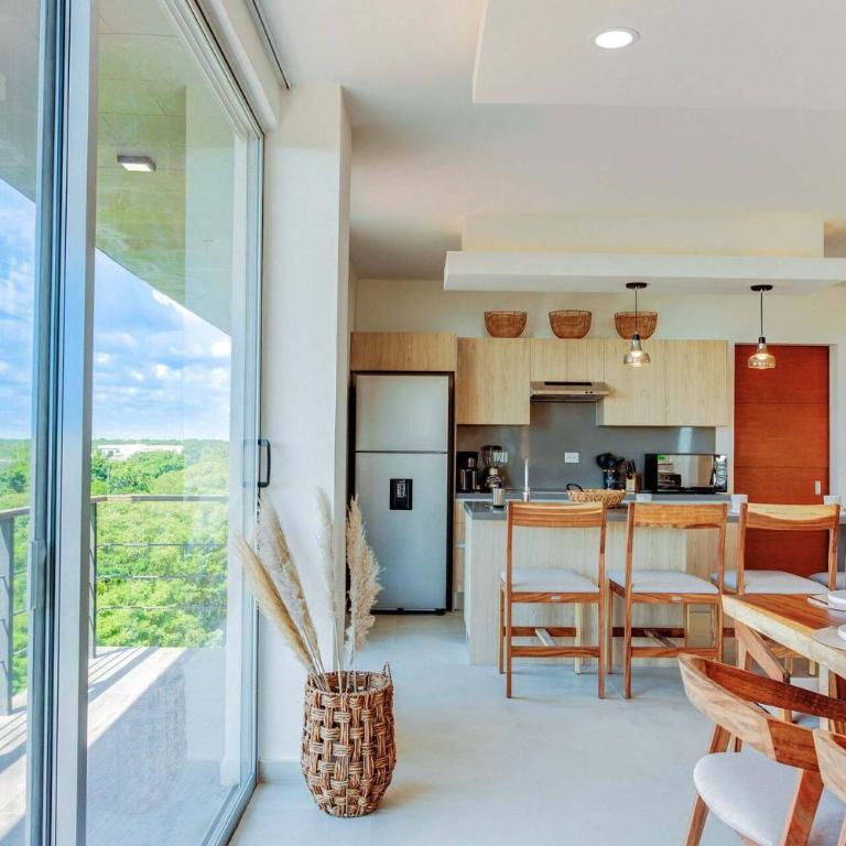 Oceanview Condo W Rooftop Plunge Pool - Three-Bedroom Apartment with Balcony - 9