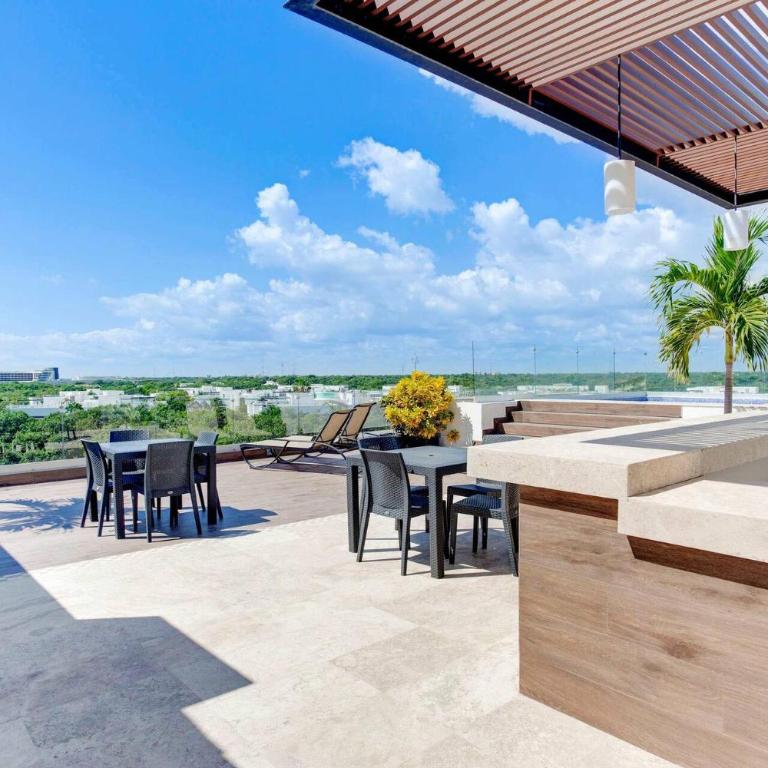 Oceanview Condo W Rooftop Plunge Pool - Three-Bedroom Apartment with Balcony - 11