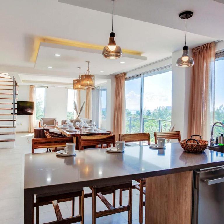 Oceanview Condo W Rooftop Plunge Pool - Three-Bedroom Apartment with Balcony - 12