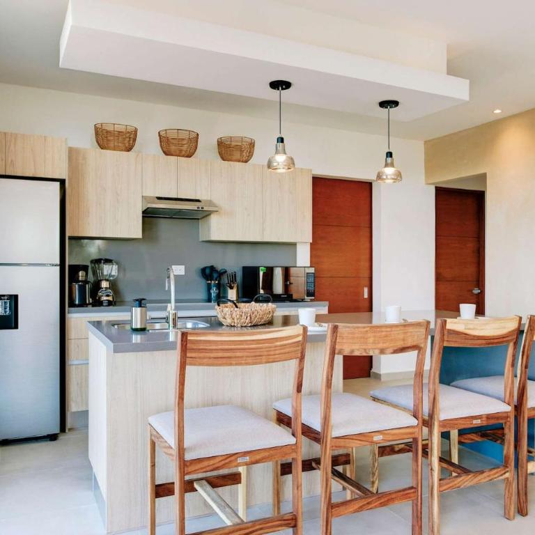 Oceanview Condo W Rooftop Plunge Pool - Three-Bedroom Apartment with Balcony - 13