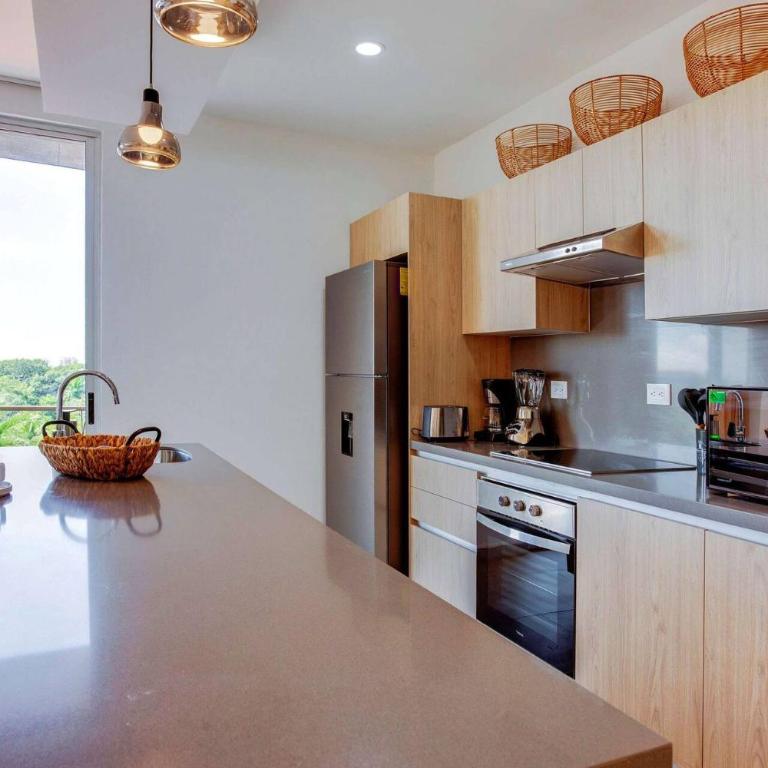 Oceanview Condo W Rooftop Plunge Pool - Three-Bedroom Apartment with Balcony - 17