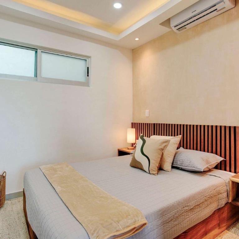 Oceanview Condo W Rooftop Plunge Pool - Three-Bedroom Apartment with Balcony - 23
