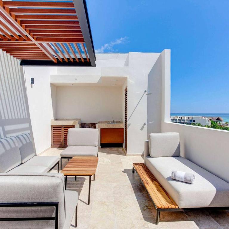 Oceanview Condo W Rooftop Plunge Pool - Three-Bedroom Apartment with Balcony - 28