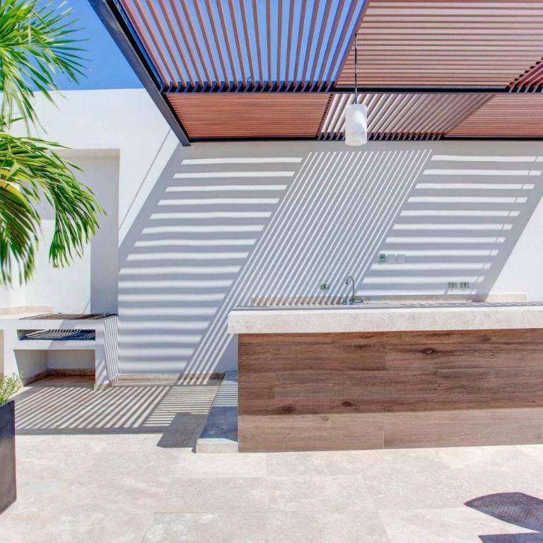 Oceanview Condo W Rooftop Plunge Pool - Three-Bedroom Apartment with Balcony - 30