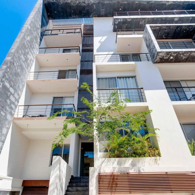 Oceanview Condo W Rooftop Plunge Pool - Three-Bedroom Apartment with Balcony - 34