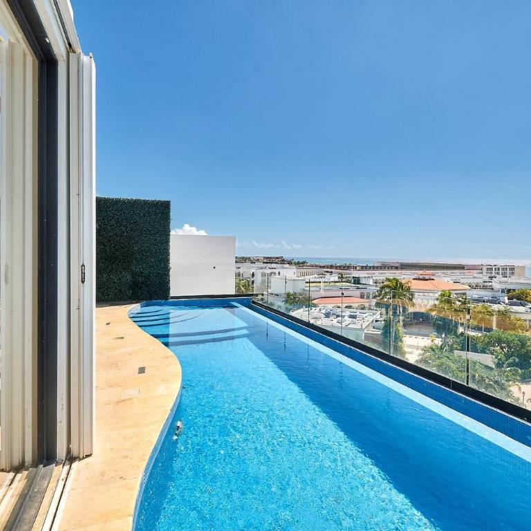 2 Bdrm Ocean View Private Pool Heart Of Town - Apartment mit 2 Schlafzimmern und Balkon - 1