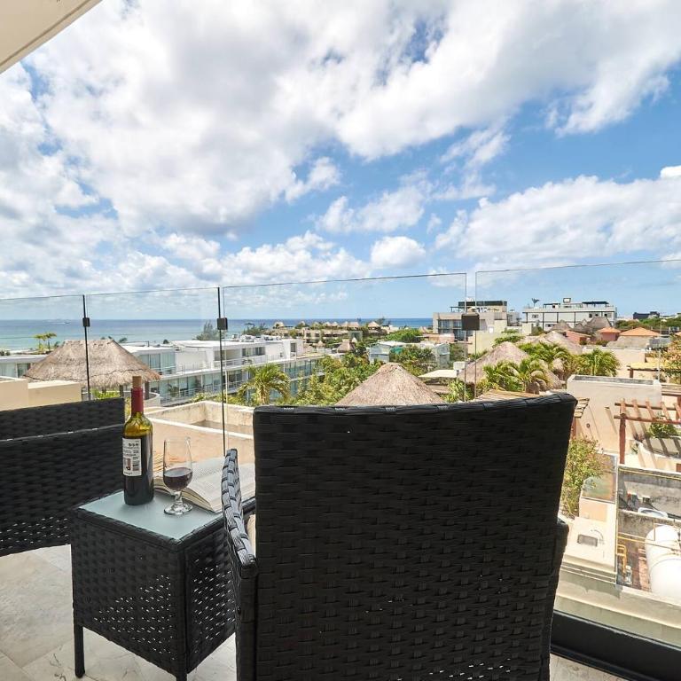 2 Bdrm Ocean View Private Pool Heart Of Town - Apartment mit 2 Schlafzimmern und Balkon - 4