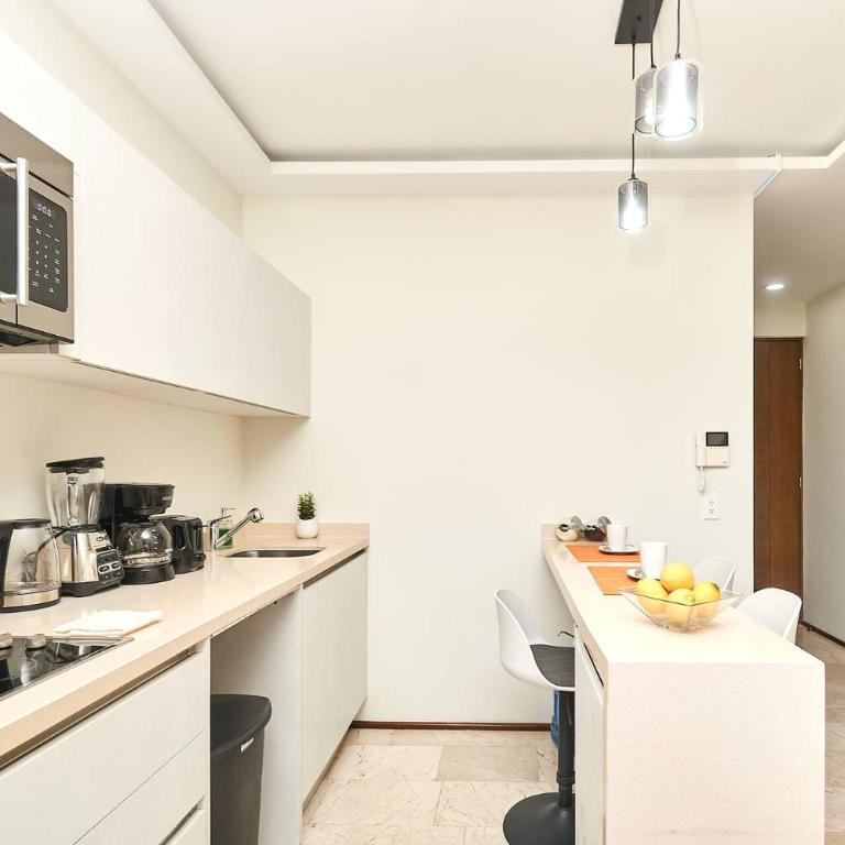 2 Bdrm Ocean View Private Pool Heart Of Town - Apartment mit 2 Schlafzimmern und Balkon - 6