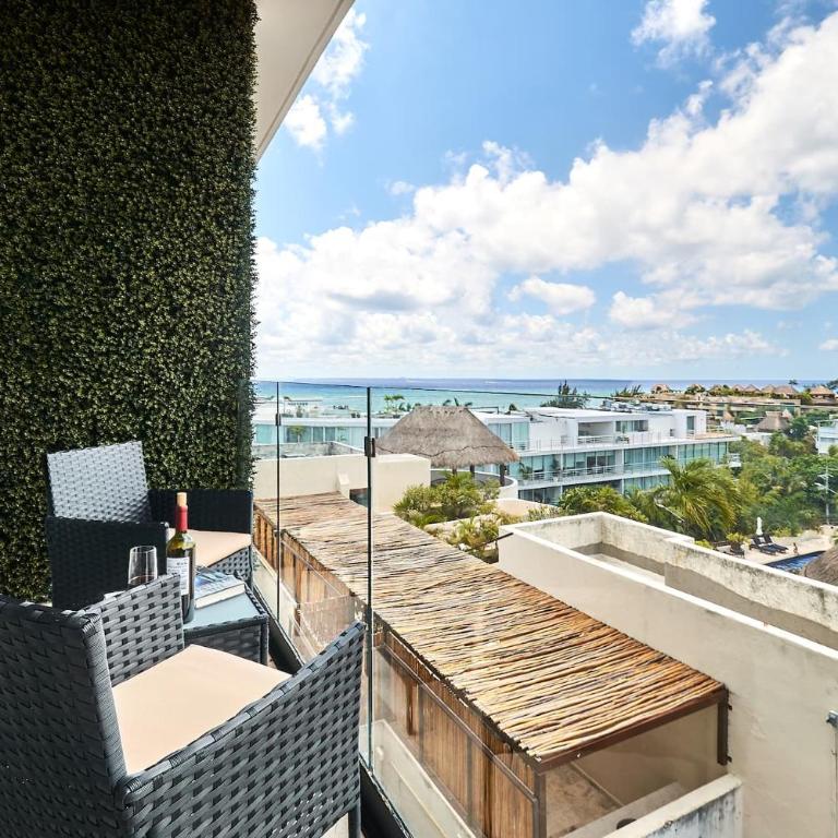 2 Bdrm Ocean View Private Pool Heart Of Town - Apartment mit 2 Schlafzimmern und Balkon - 14